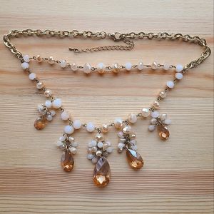NWOT Delicate Neutral Tones Statement Necklace